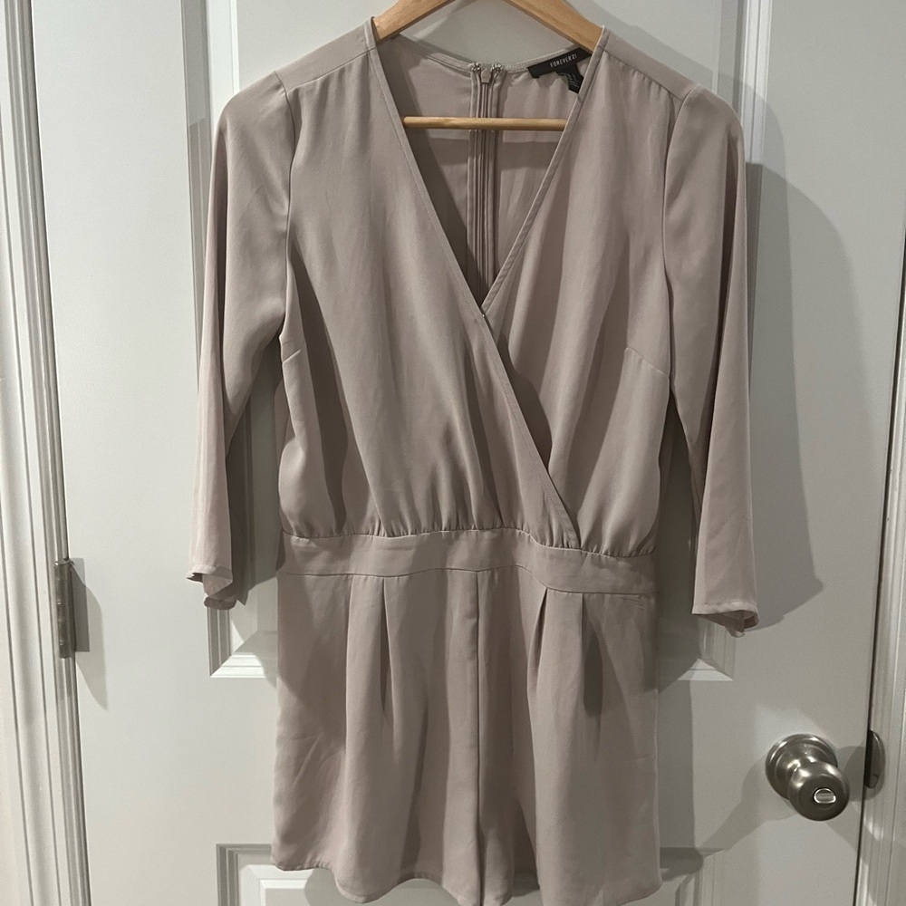Forever 21 Soft Gray V-Neck Romper - Picture 4 of 8